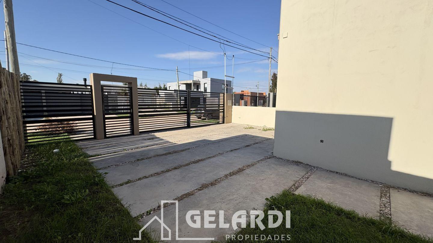 Casa estrenar 3 dorm garage patio Molina Campos Bahia Blanca