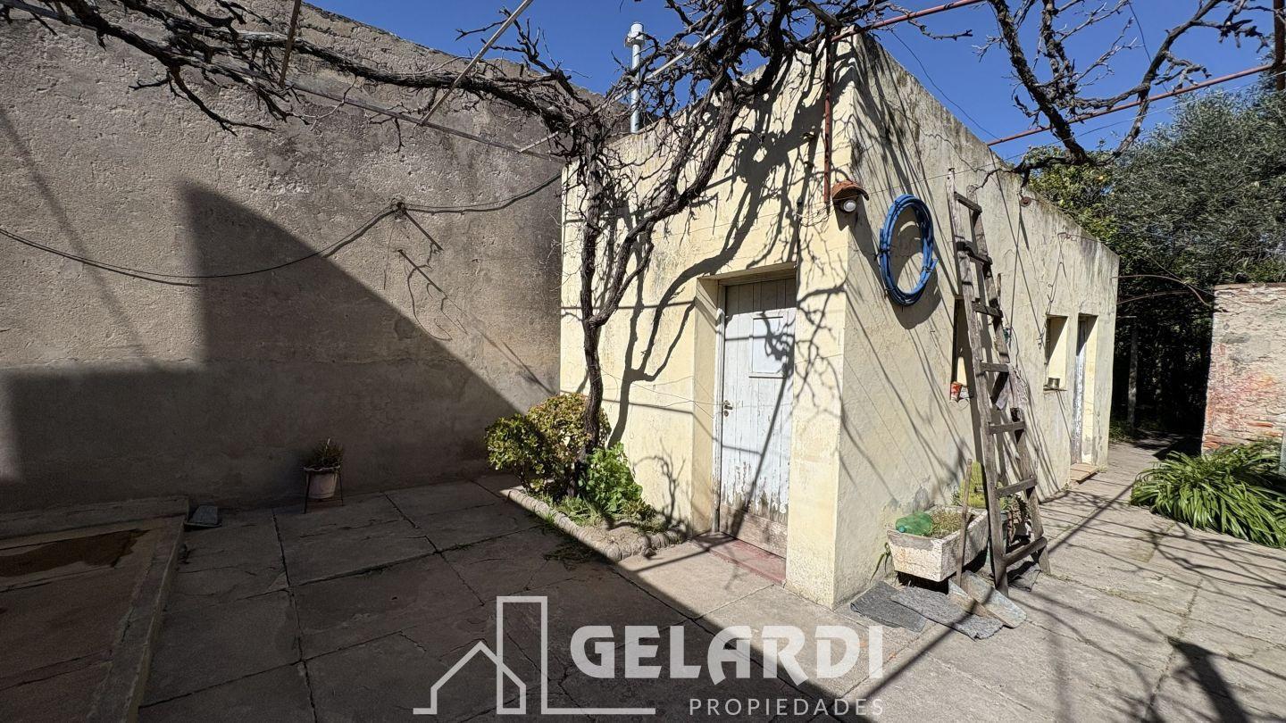 Foto de Venta Casa 2 dormitorios terreno villa Mitre reciclar, imagen 2