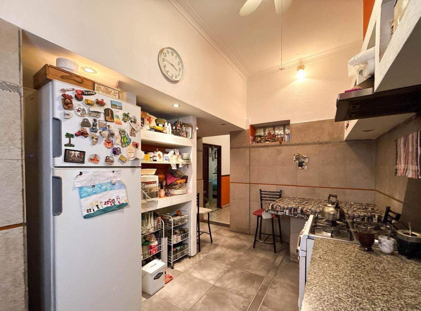 Venta de CASA tres dormitorios, La Plata