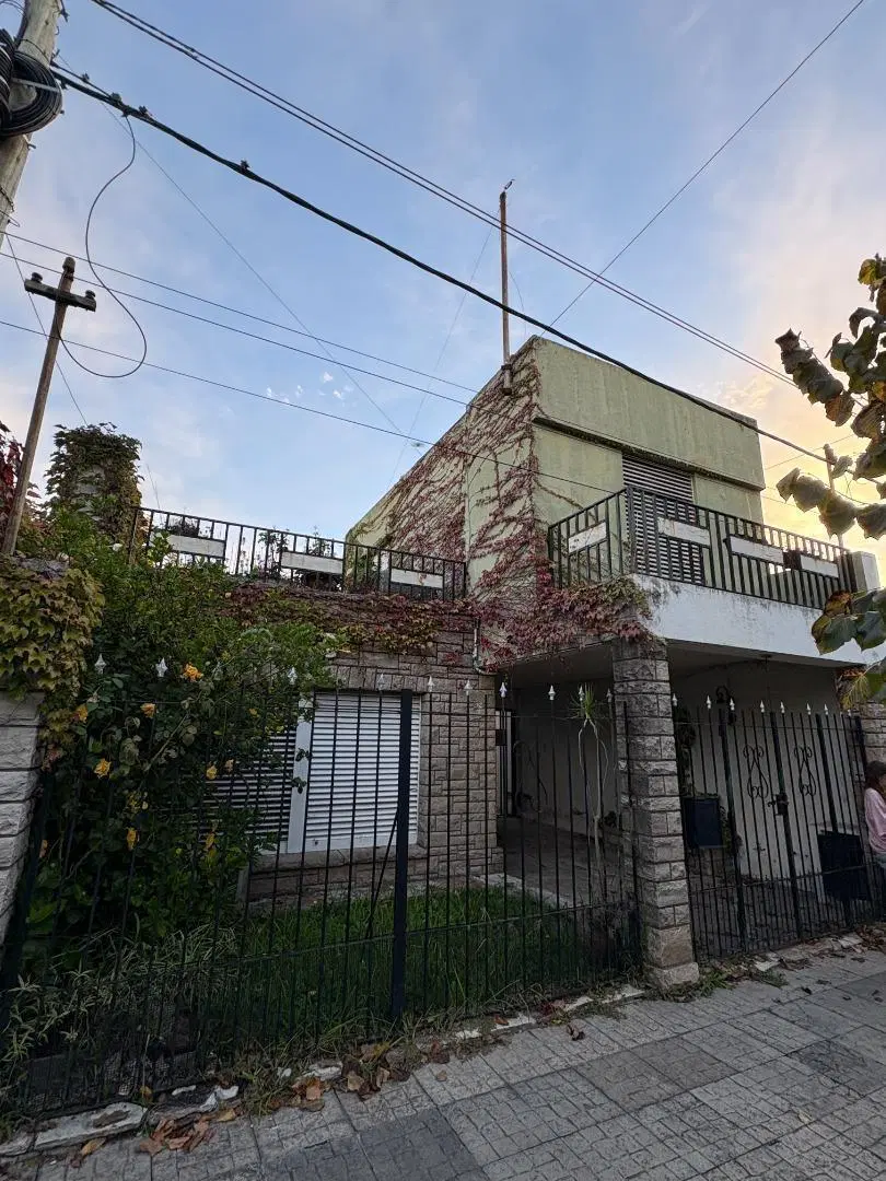 Casa venta de tres dormitorios, Tolosa, La Plata 1