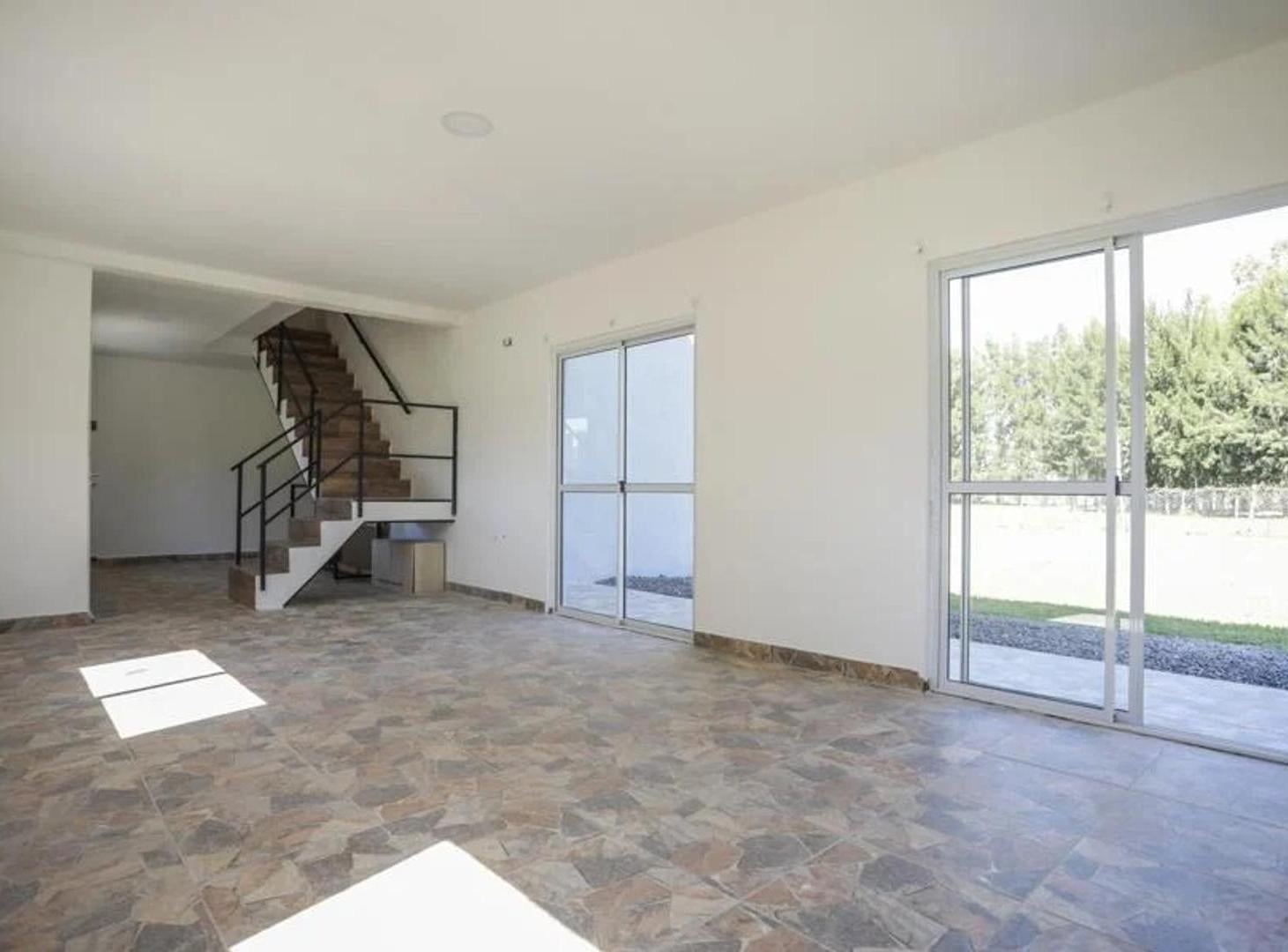 Alquiler de CASA TRES dormitorios, La Cándida, La Plata