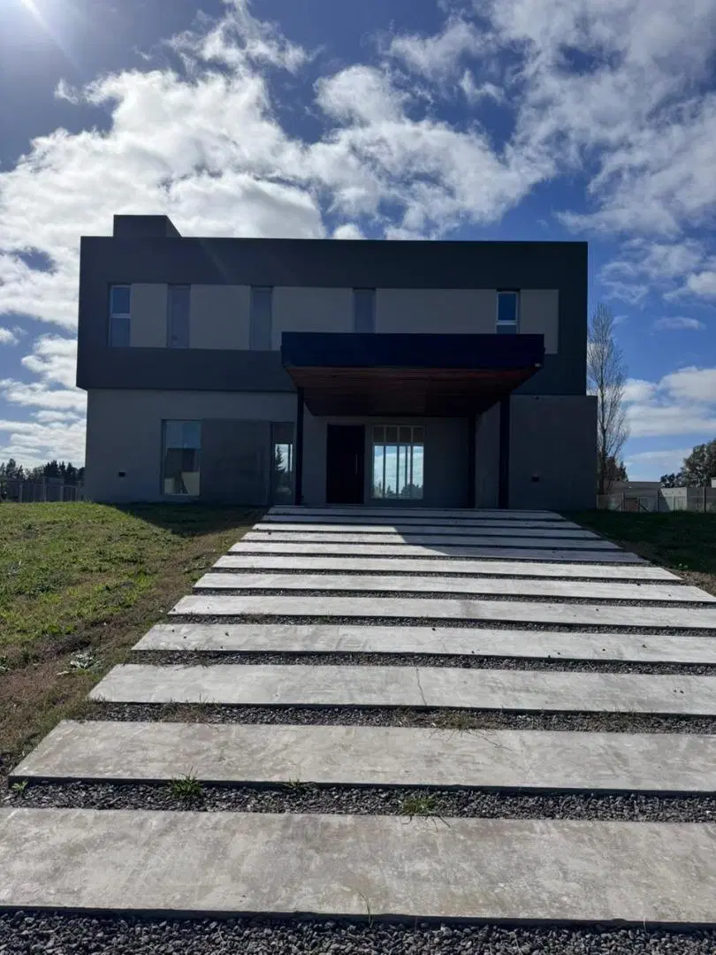 Casa en venta de tres dormitorios, Área 60 Brandsen 3