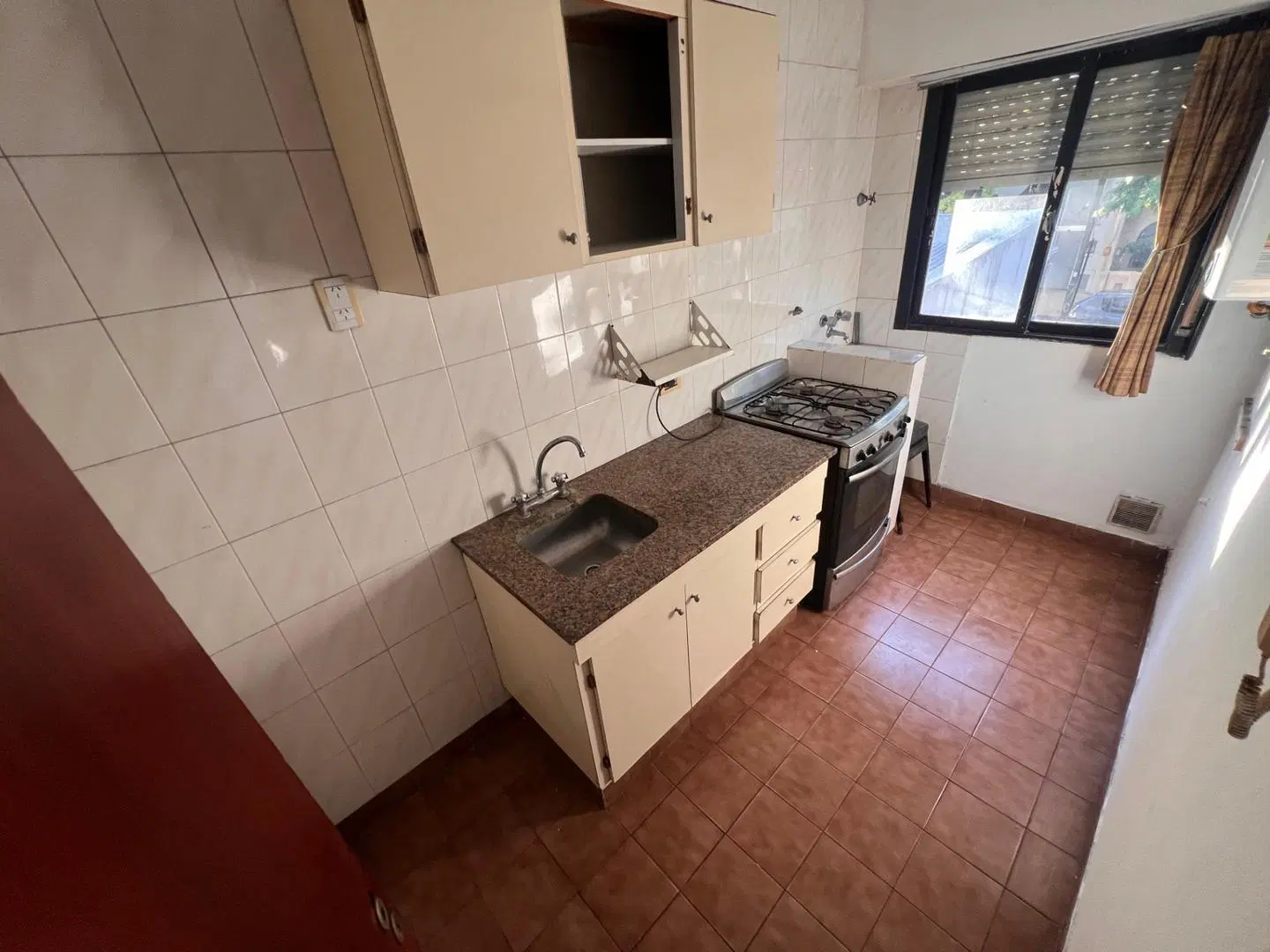 Departamento de un dormitorio con cochera en venta, La Plata 6