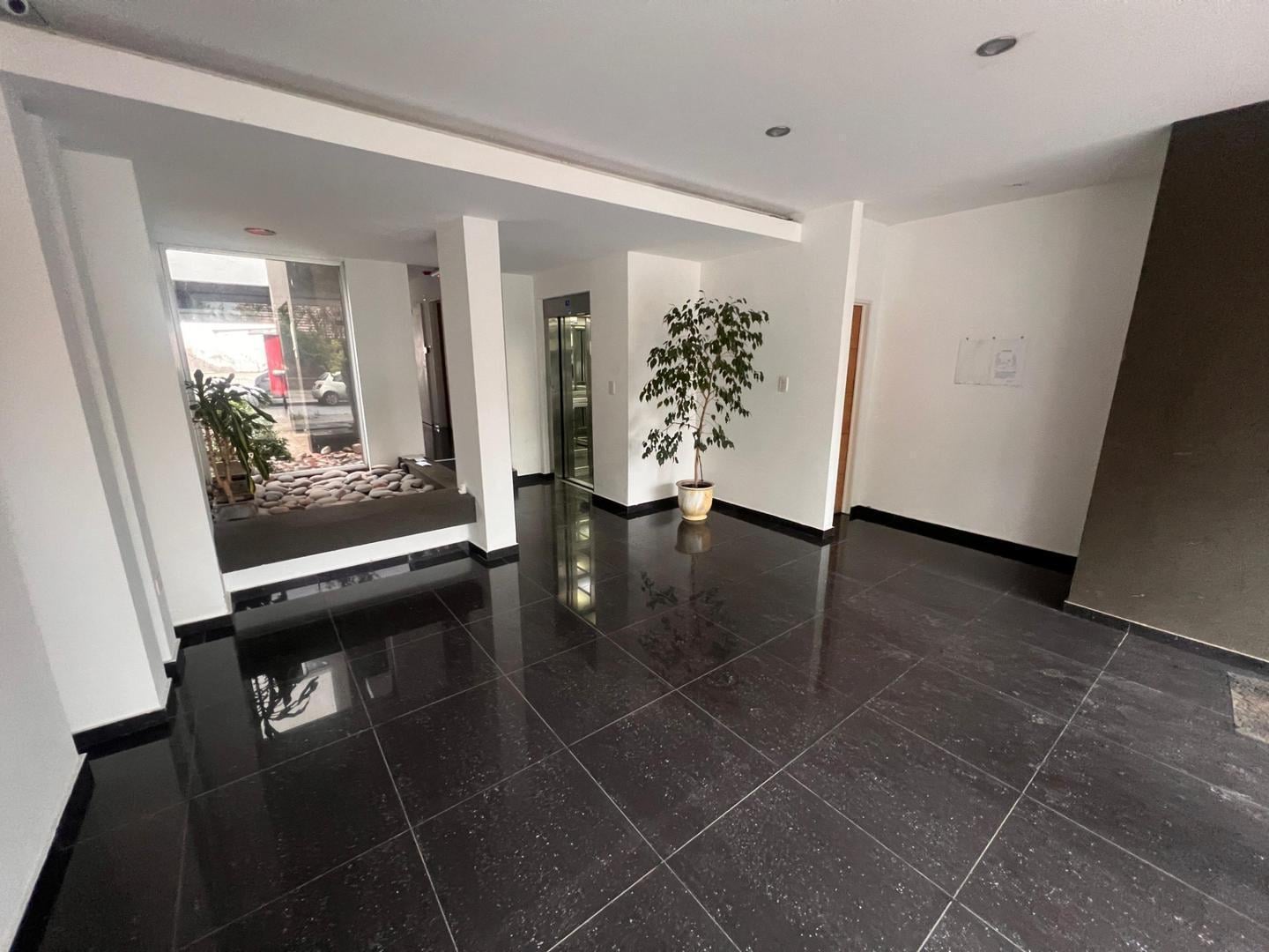 Foto de Departamento de un dormitorio en venta, La Plata, imagen 2