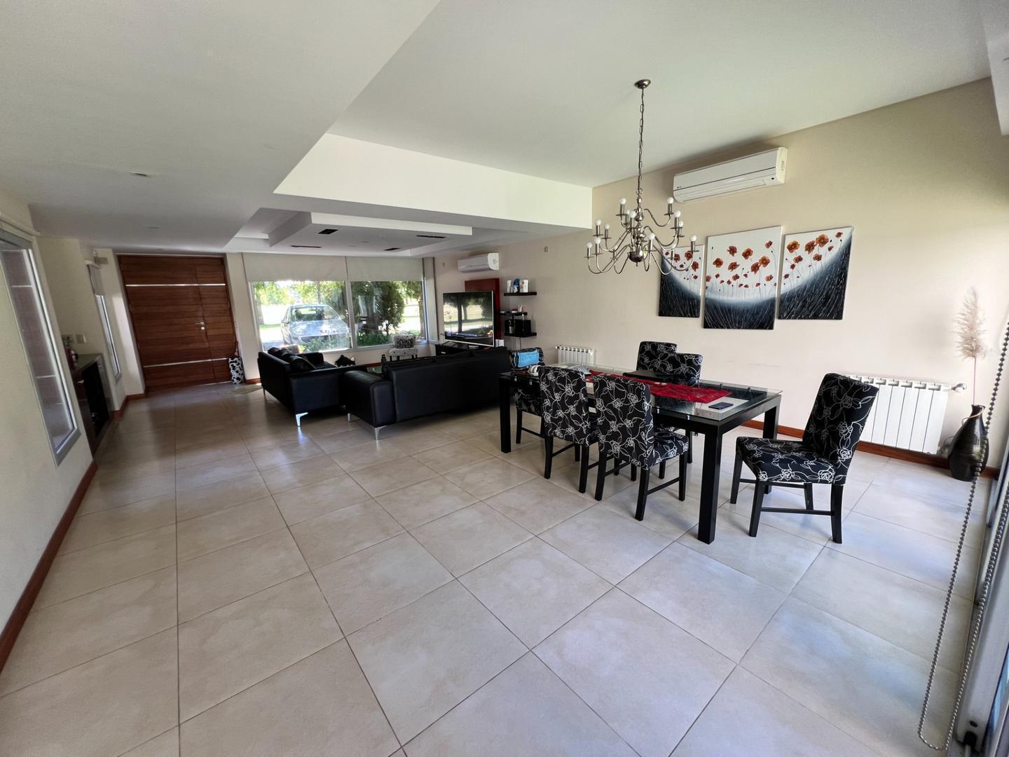 Foto de Casa de 6 dormitorios en venta en Haras del Sur I, La Plata, imagen 2