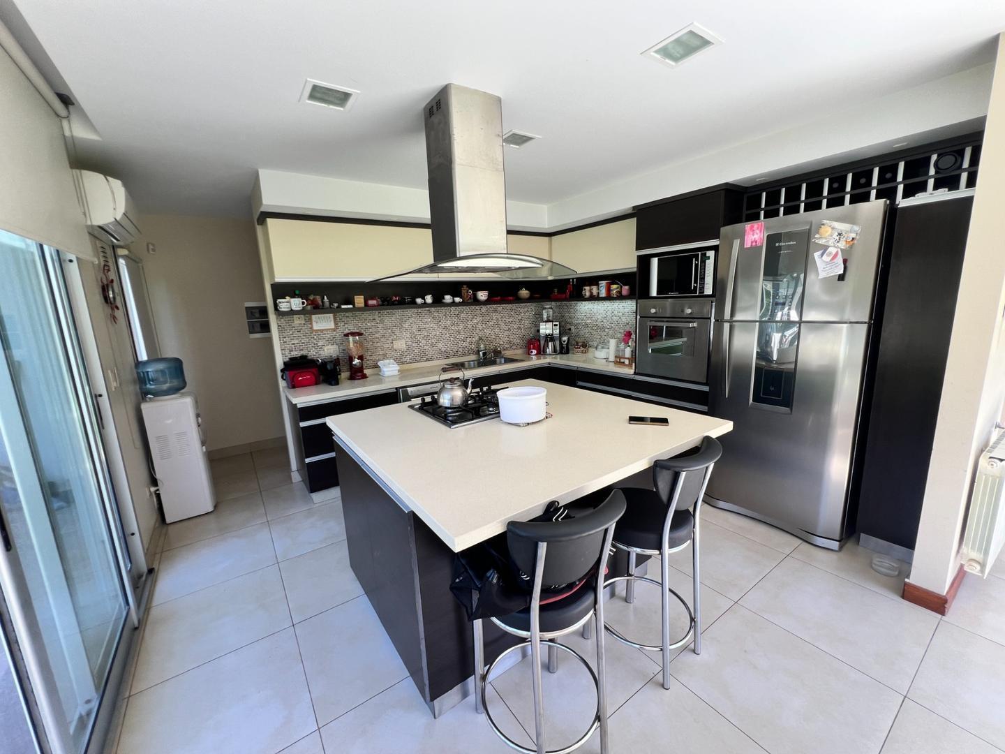 Foto de Casa de 6 dormitorios en venta en Haras del Sur I, La Plata, imagen 5