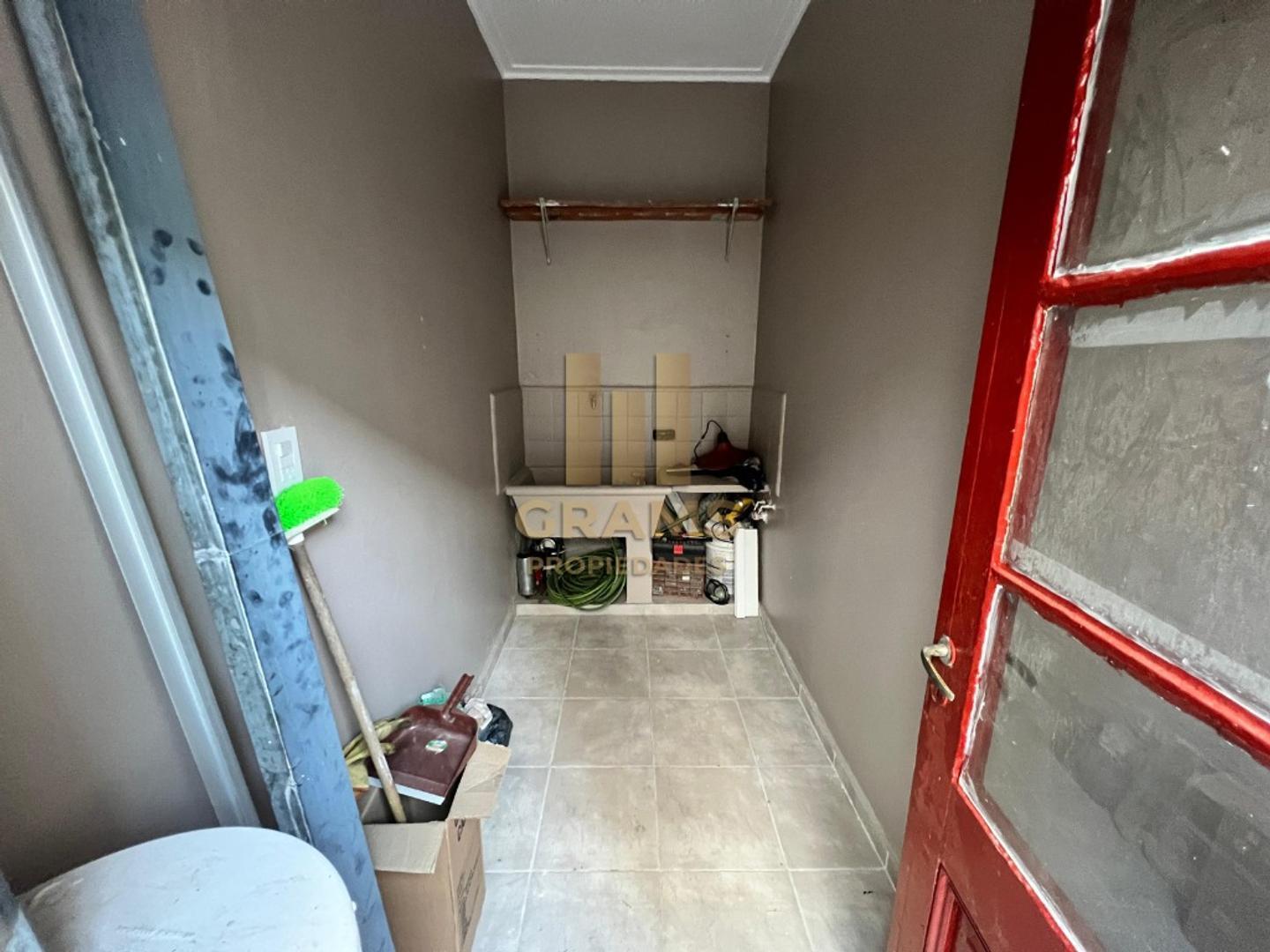 Foto de Venta de departamento PH dos dormitorios, La Plata, imagen 2