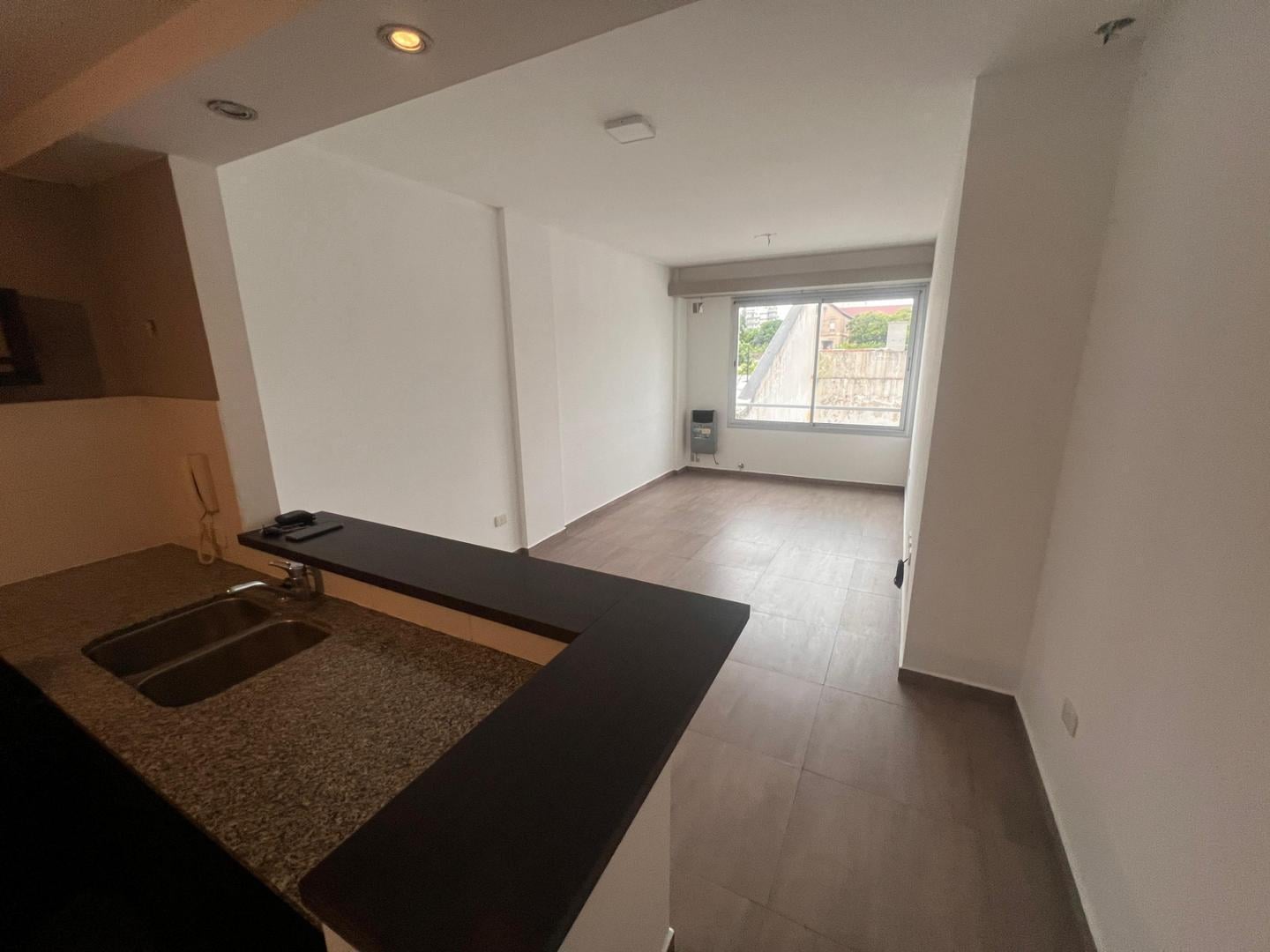 Foto de Departamento de un dormitorio en venta, La Plata, imagen 2