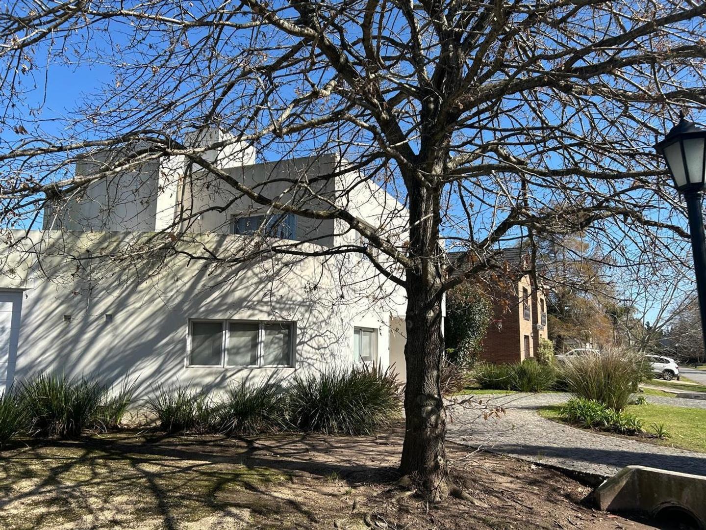 Foto de Venta de casa tres dormitorios, Abril Club de Campo, imagen 2