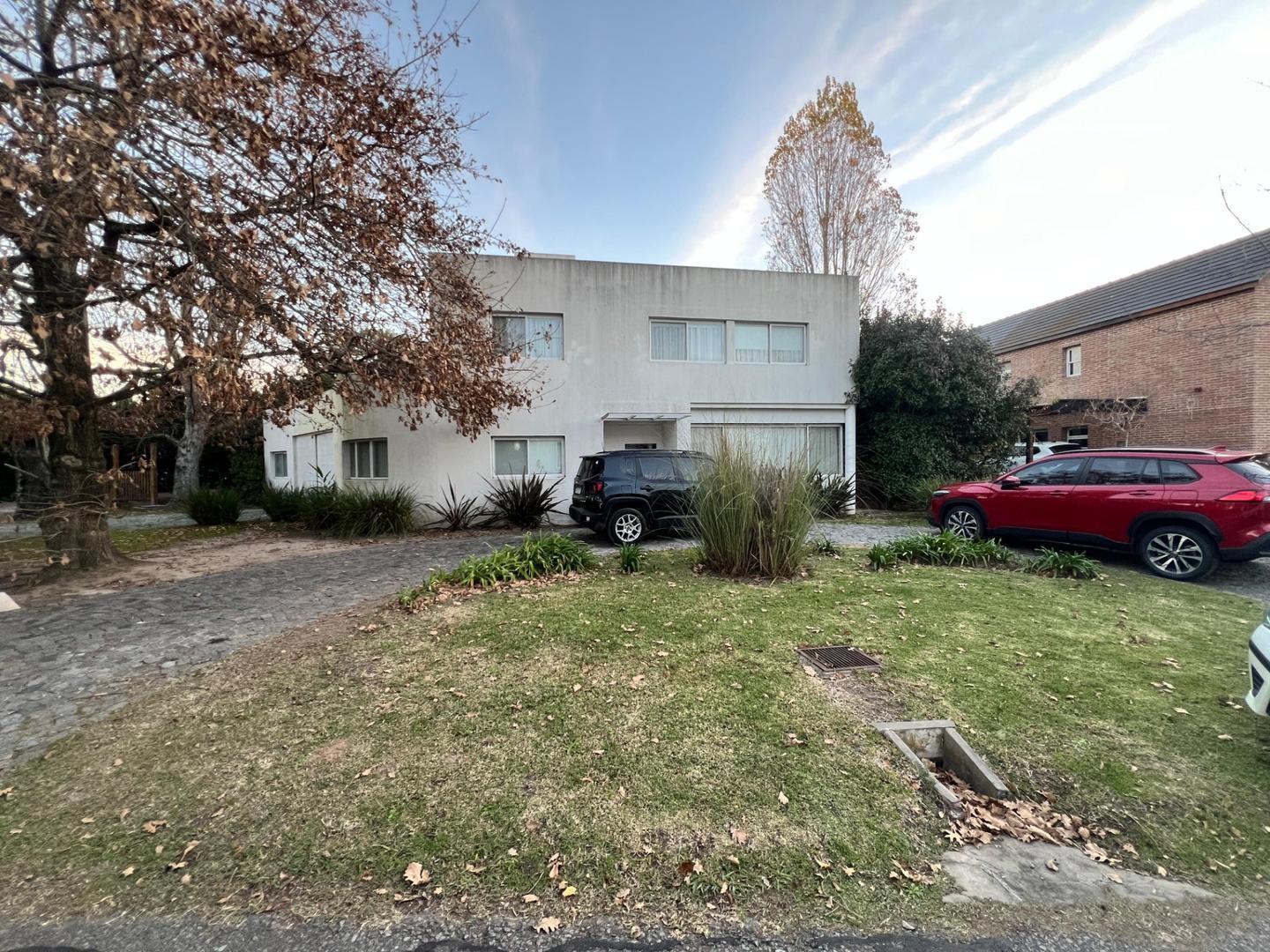 Foto de Venta de casa tres dormitorios, Abril Club de Campo, imagen 1