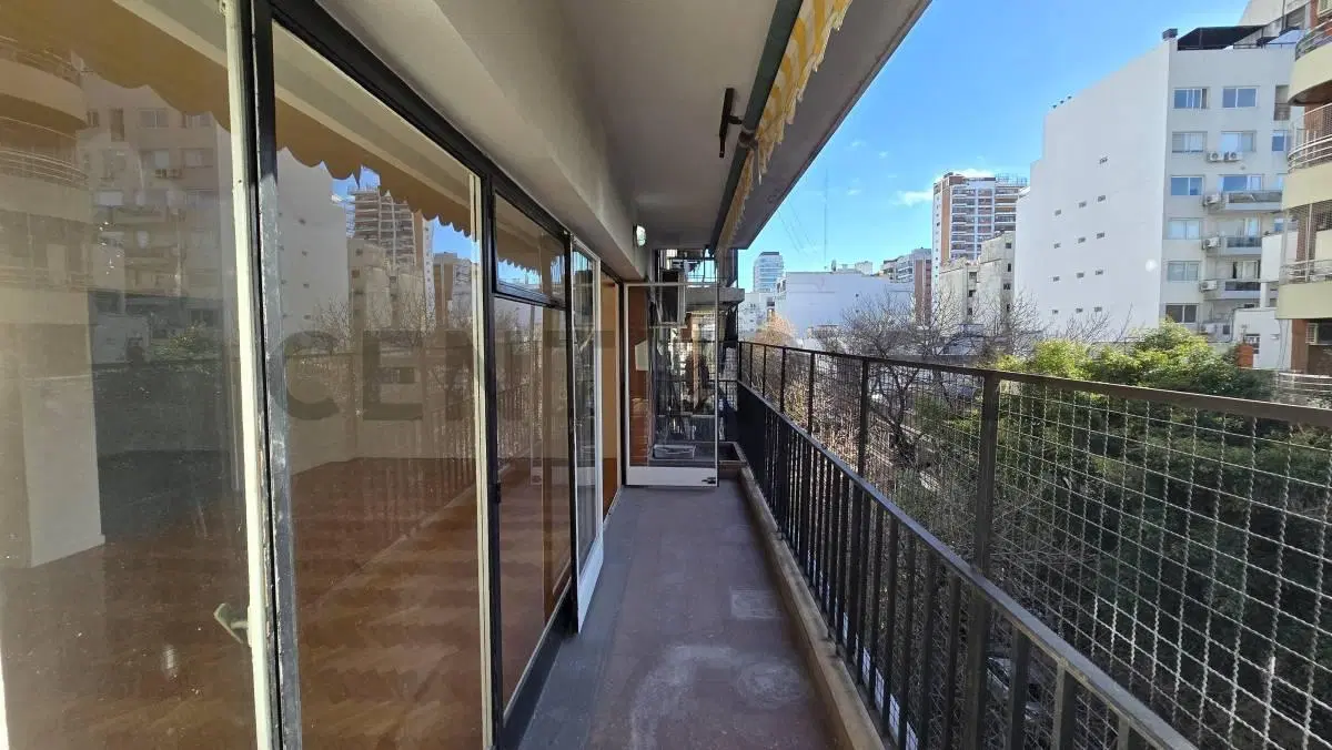 DEPARTAMENTO 4 AMBIENTES AL FRENTE CON BALCÓN CORRIDO, EN BELGRANO 4