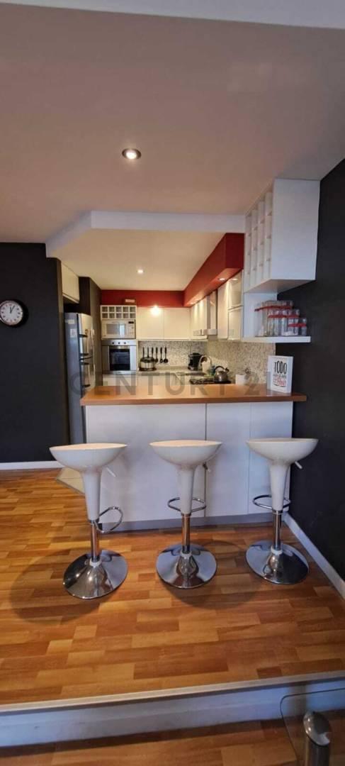 Foto de - EXCELENTE TRIPLEX DE 5 AMBIENTES MUY LUMINOSO CON COCHERA - PEQUEÑA, imagen 1