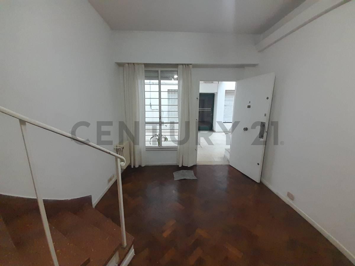 Foto de VENTA 3 AMBIENTES TIPO DÚPLEX CON PATIO Y BALCON– VENTA CON RENTA, imagen 5