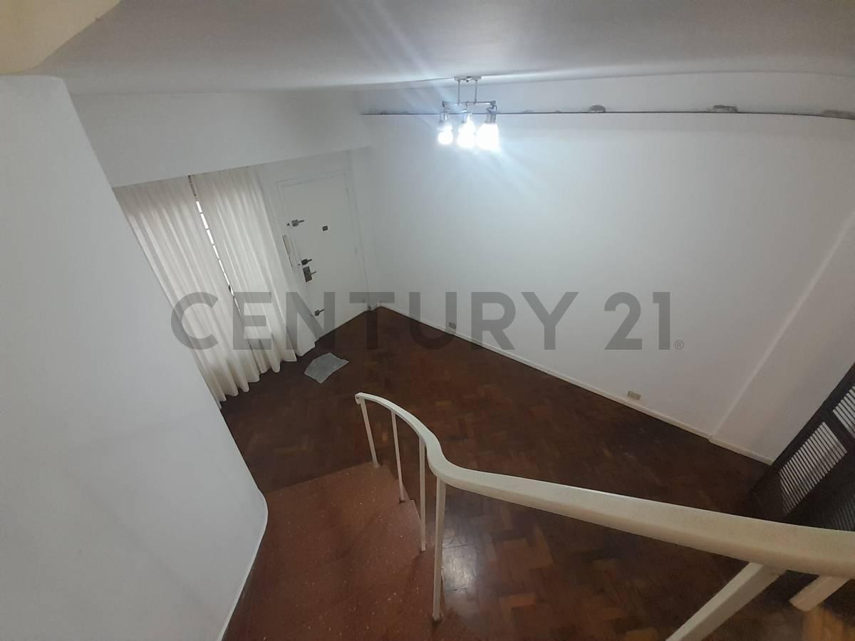 Foto de VENTA 3 AMBIENTES TIPO DÚPLEX CON PATIO Y BALCON– VENTA CON RENTA, imagen 2