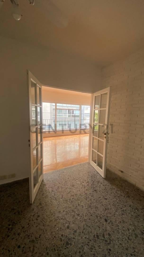 Foto de DEPARTAMENTO 4 AMBIENTES AL FRENTE CON BALCÓN CORRIDO, EN BELGRANO, imagen 5