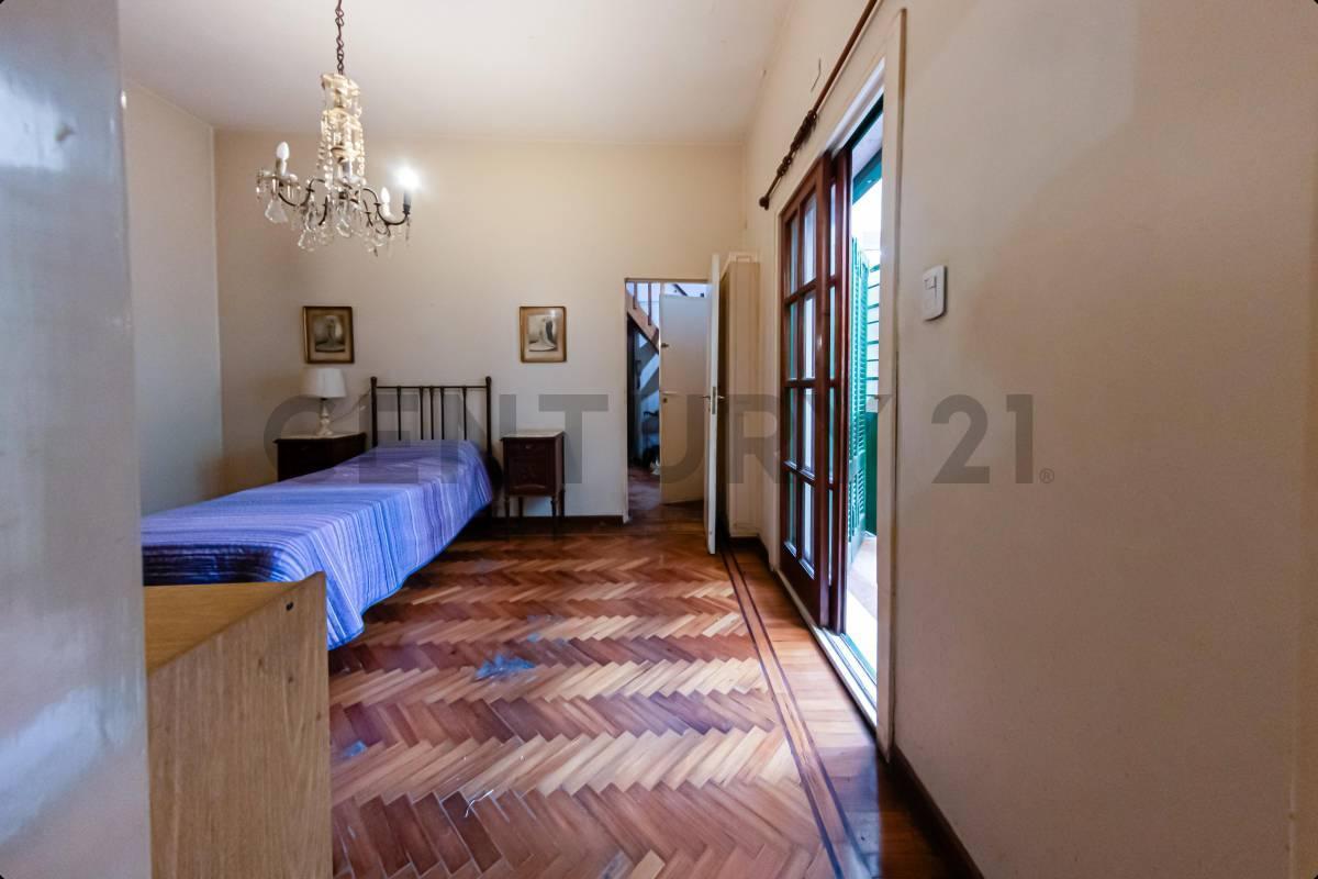 Foto de VENTA CASA 4 AMBIENTES + DEPENDENCIA, CON TERRAZA, PATIO, QUINCHO Y, imagen 3