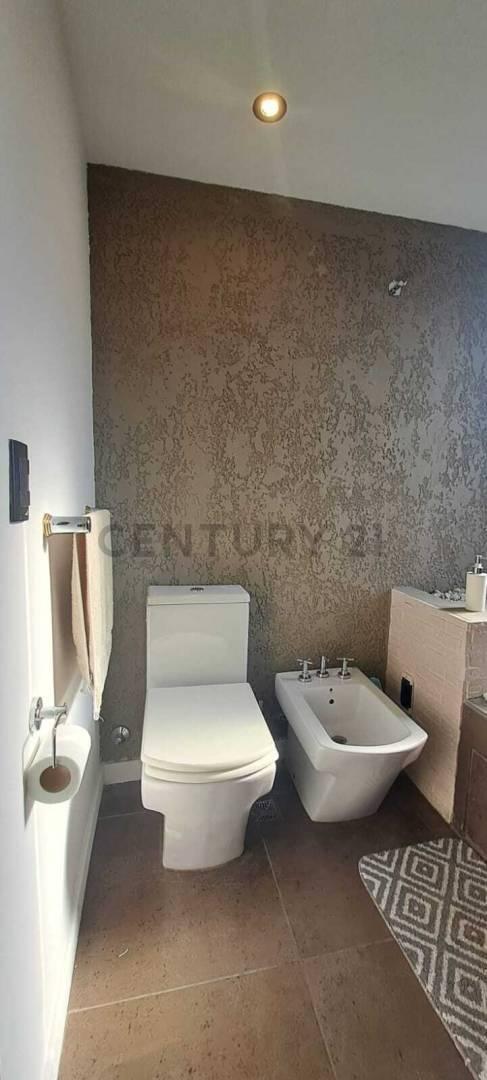 Foto de - EXCELENTE TRIPLEX DE 5 AMBIENTES MUY LUMINOSO CON COCHERA - PEQUEÑA, imagen 5