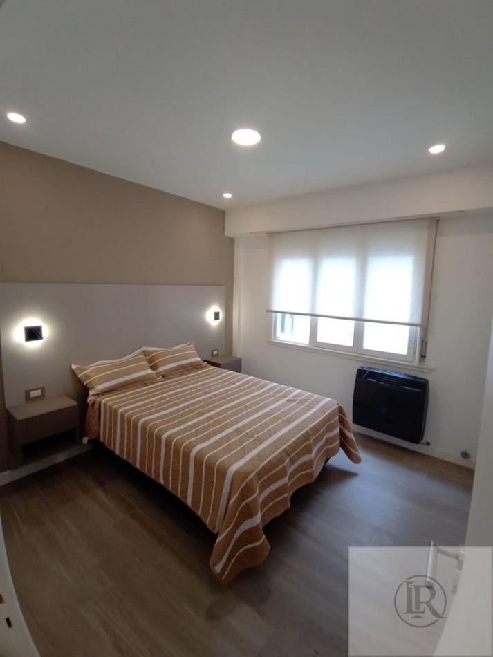 Foto de Departamento de 2 Amb c/dependencias con Balcon terraza a la calle, imagen 1