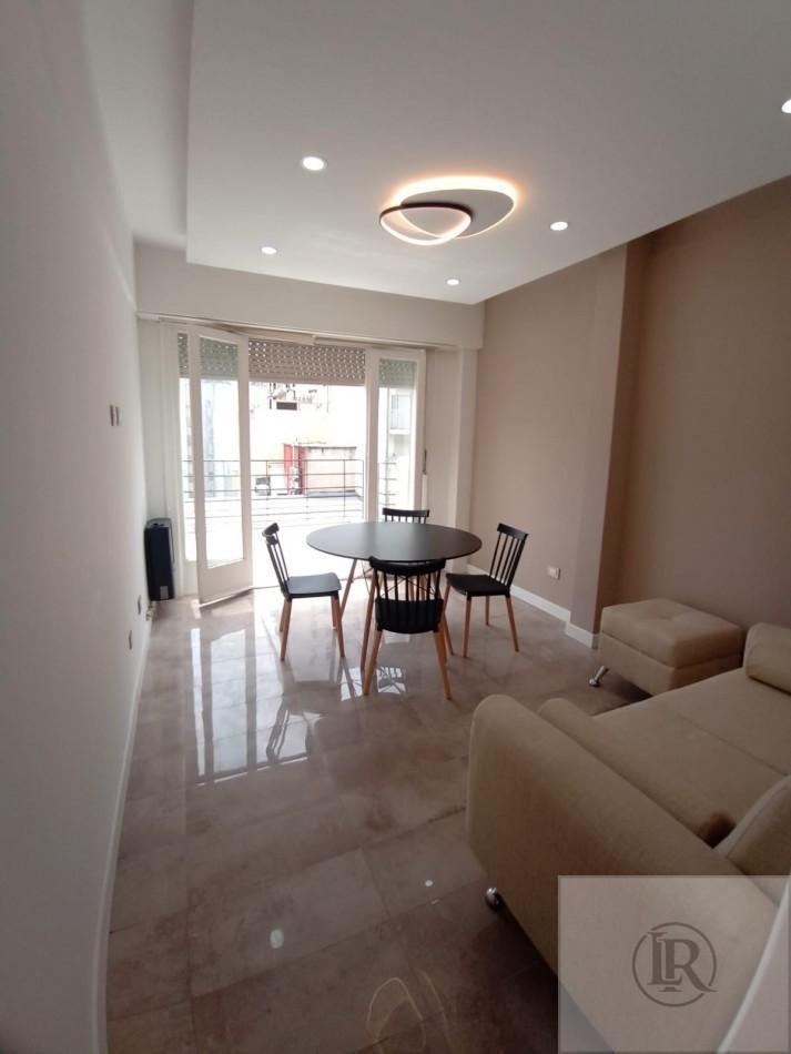 Foto de Departamento de 2 Amb c/dependencias con Balcon terraza a la calle, imagen 2