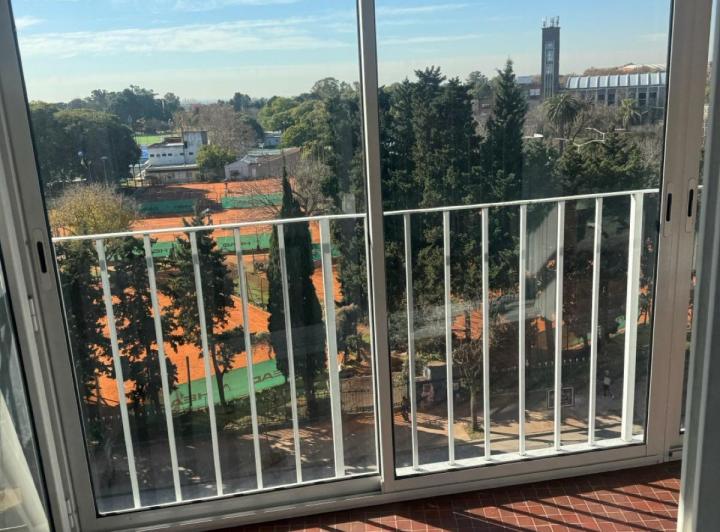 Departamento 3 ambientes con vista al río – Refaccionado – Cochera 3