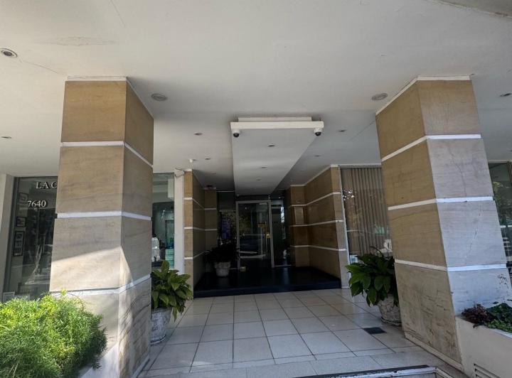 Departamento 3 ambientes con vista al río – Refaccionado – Cochera 4