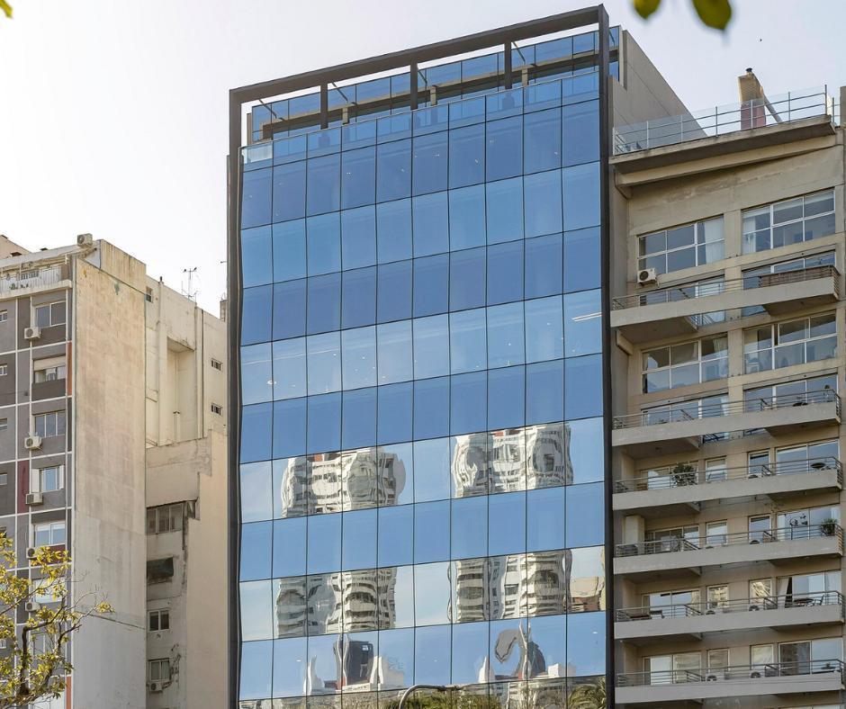 Oficina Premium en alquiler a Estrenar con Terraza y 4 Cocheras frente al Parque Las Heras