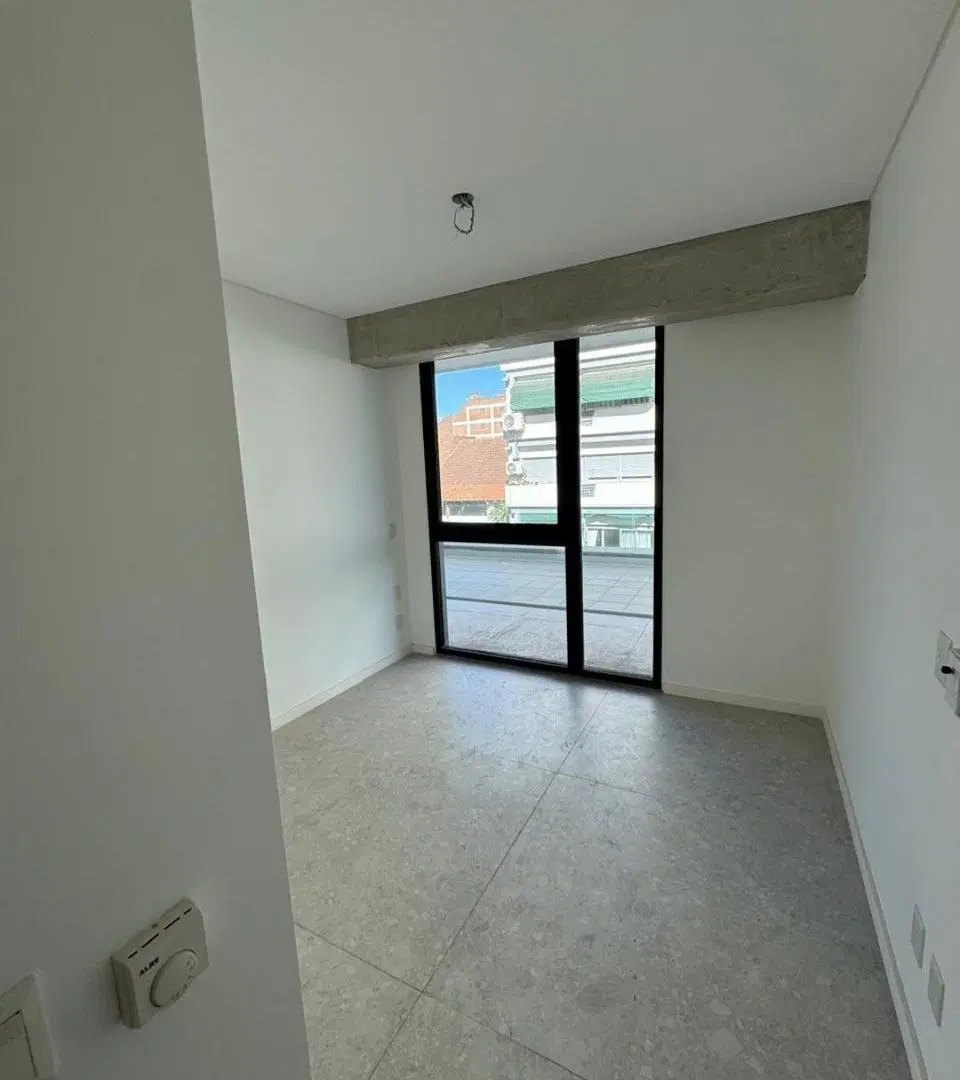 Venta 3 ambientes con gran terraza, balcón y suite 2