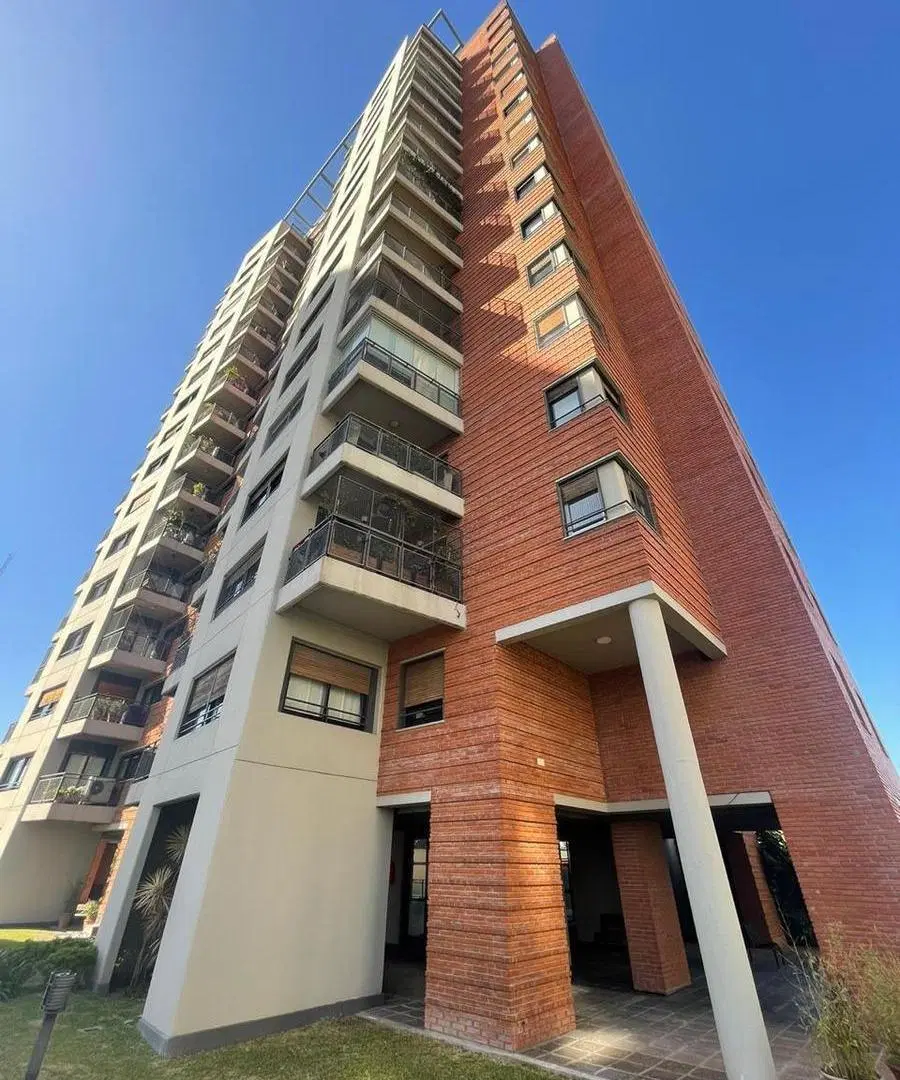 Venta Semipiso de 4 Ambientes con Dependencia, Balcones y Vestidor – Amplio y Luminoso 1