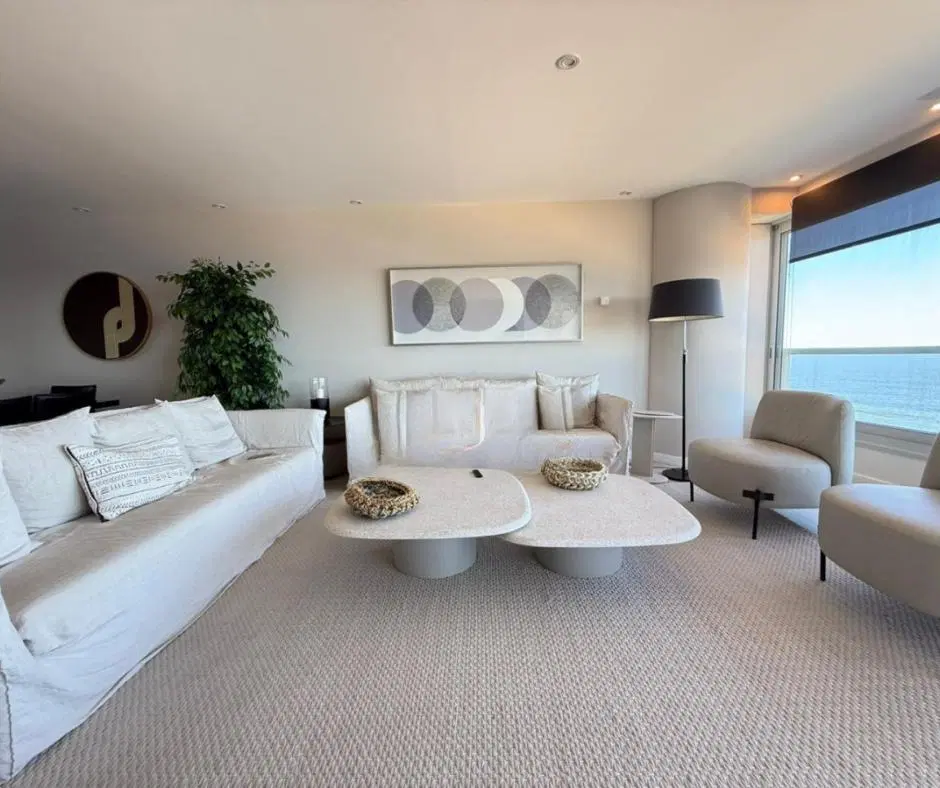 Venta Apartamento en Primera Línea de Playa Brava – 2 Suites con Amenities Premium 2