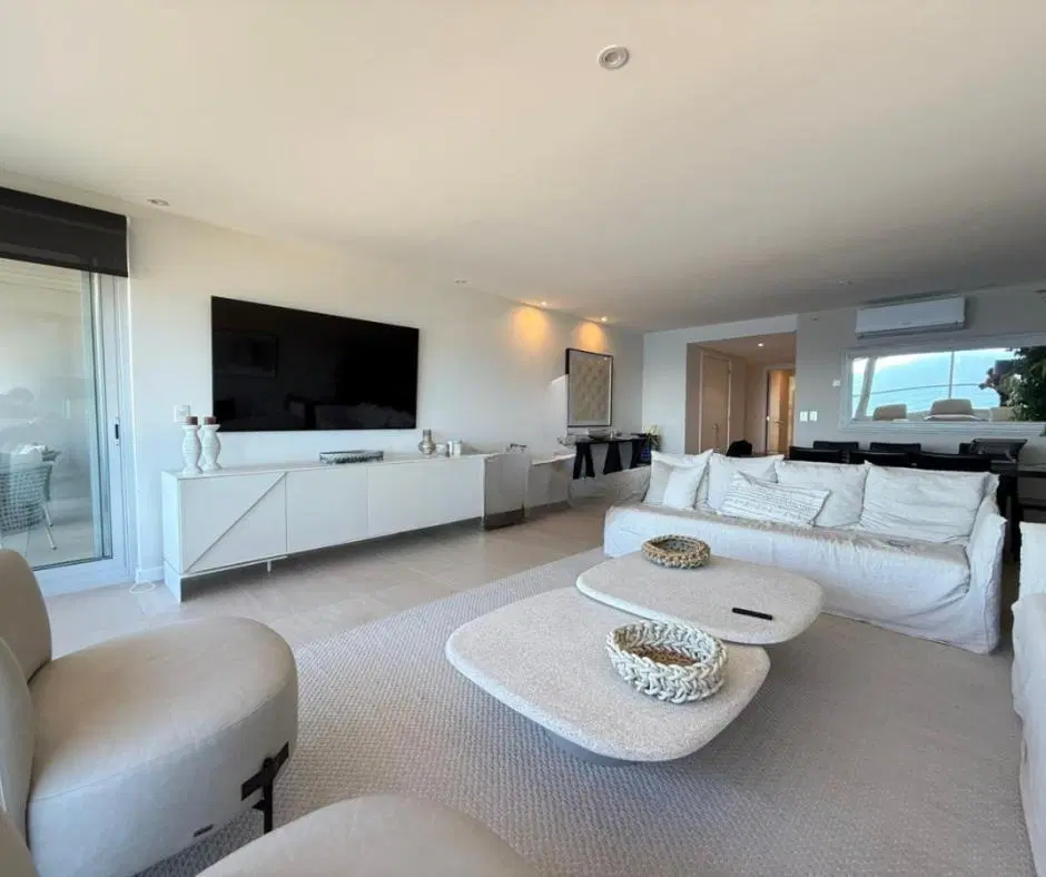 Venta Apartamento en Primera Línea de Playa Brava – 2 Suites con Amenities Premium 5