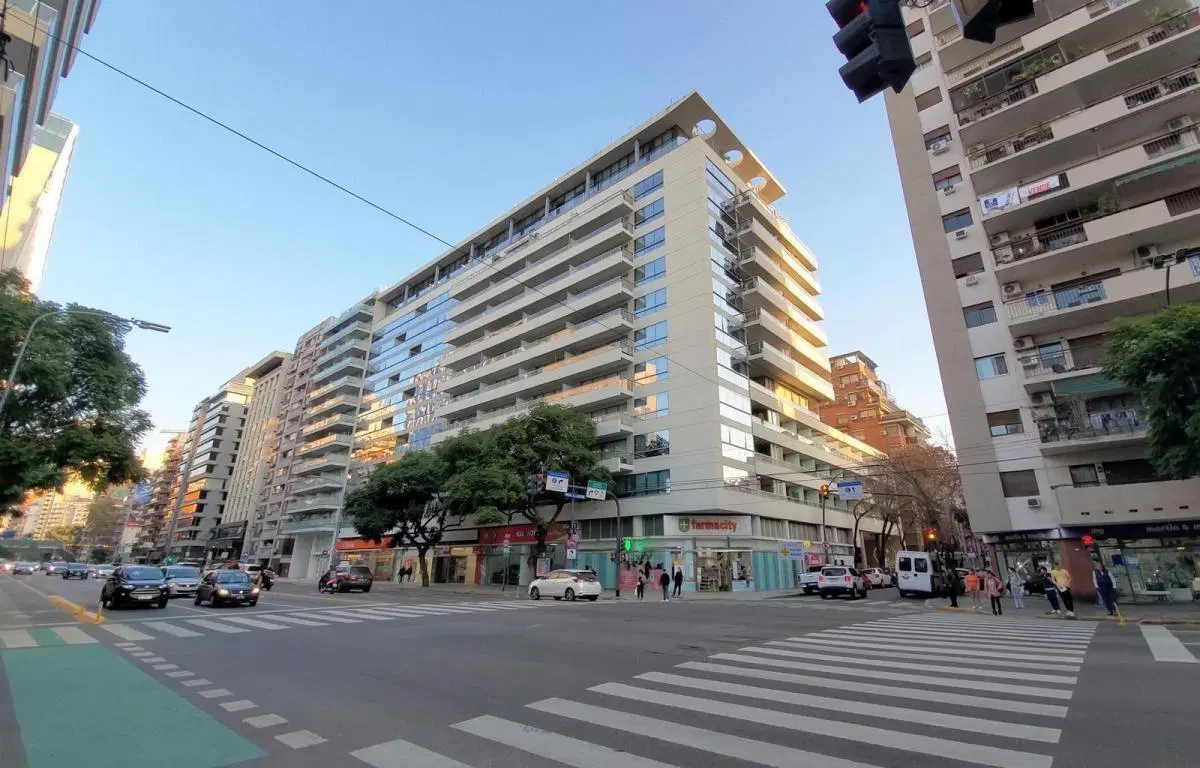 Venta Exclusivo 3 ambientes en Liberateur – Balcón corrido, cochera y amenities premium en Belgrano 3