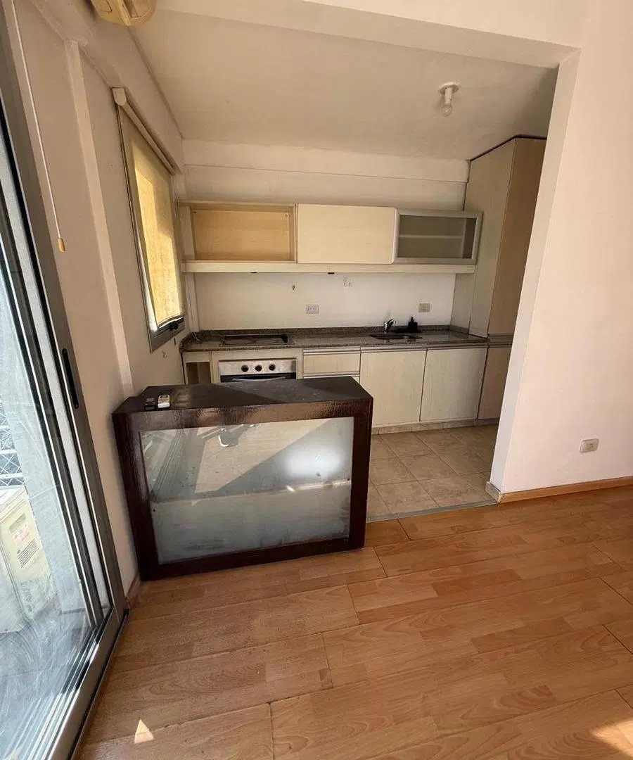Venta 3 Ambientes con Balcón al Frente y Seguridad 24 hs sobre Roosevelt 4
