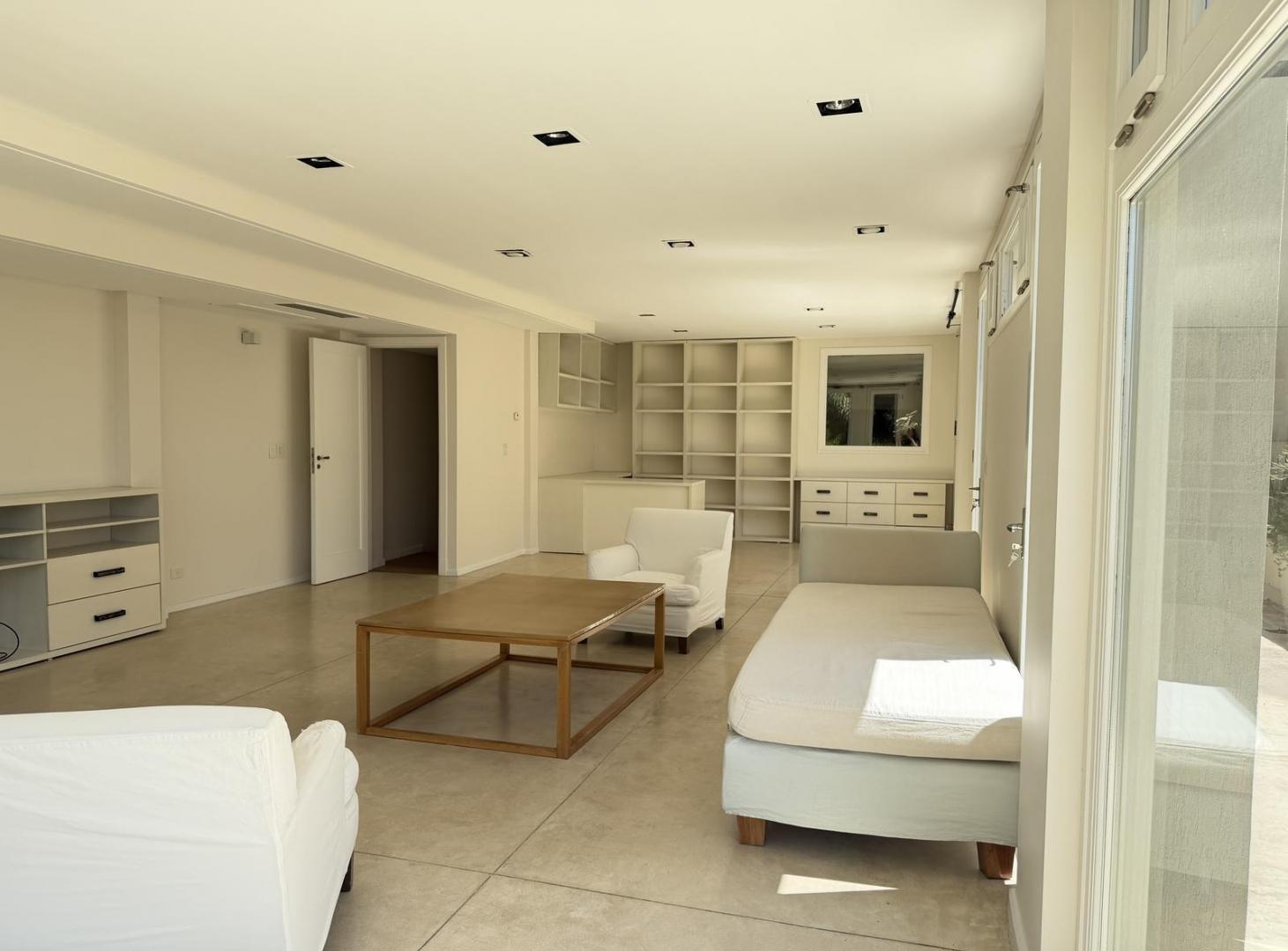 Casa de Lujo en Barrio Parque | 4 Suites, Jardín, Pileta y Ascensor Privado