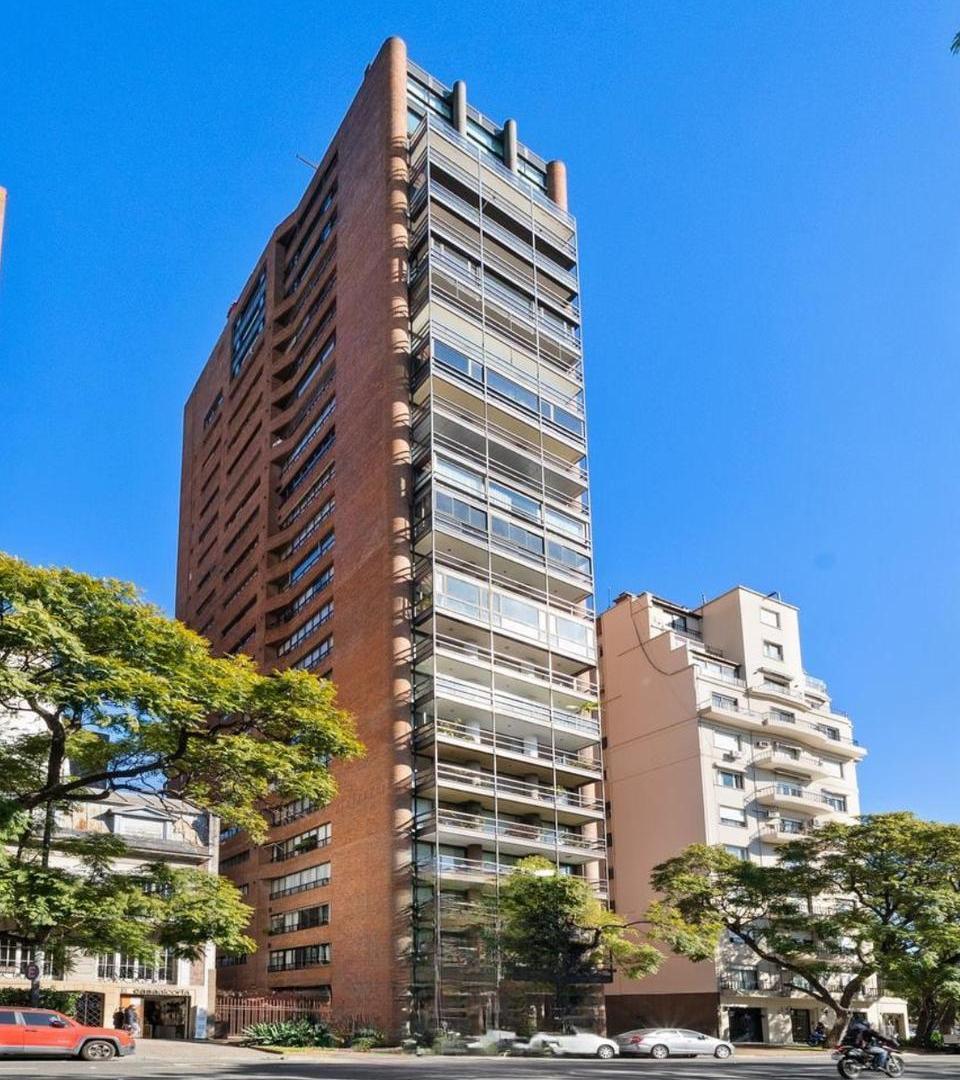 2. Venta | Espectacular Piso de Categoría con Vista al Río, 2 Cocheras y Seguridad 24 hs