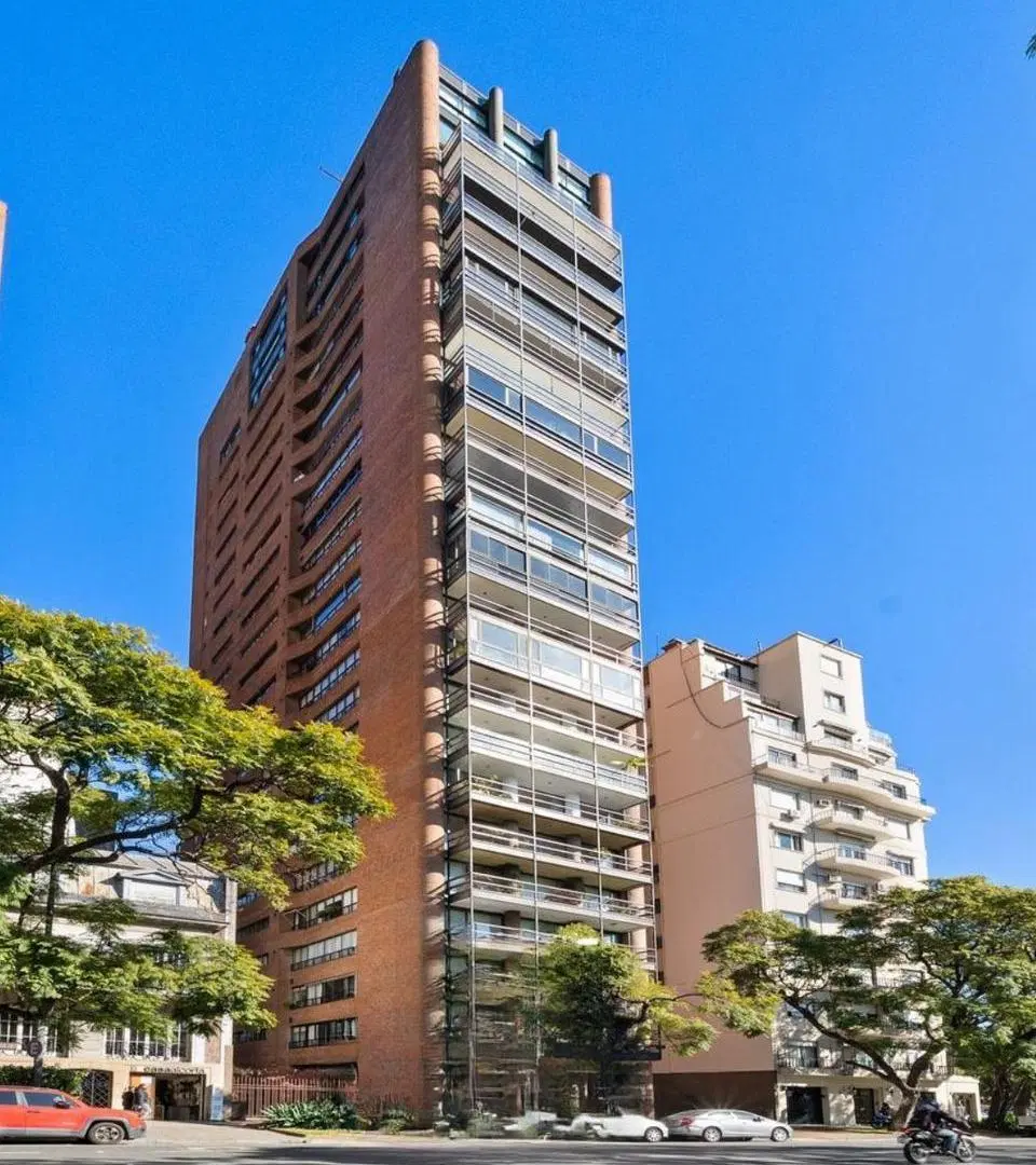 2. Venta | Espectacular Piso de Categoría con Vista al Río, 2 Cocheras y Seguridad 24 hs 1