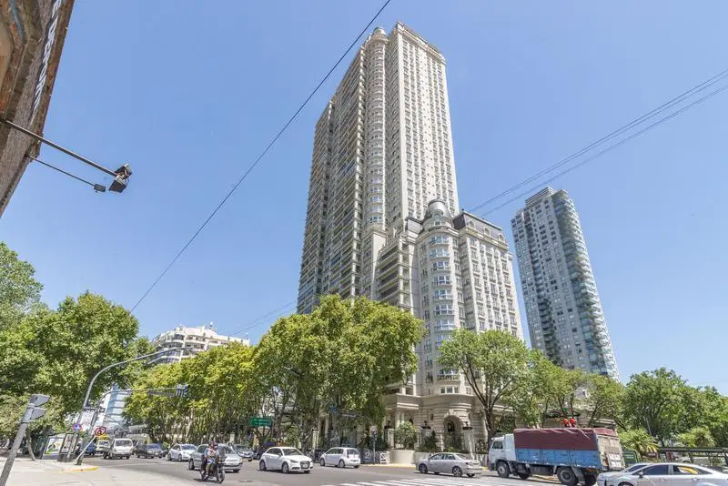 Venta Piso en Chateau Libertador | 4 Suites, Balcón, Dependencia y Amenities de Hotel 5 Estrellas 1
