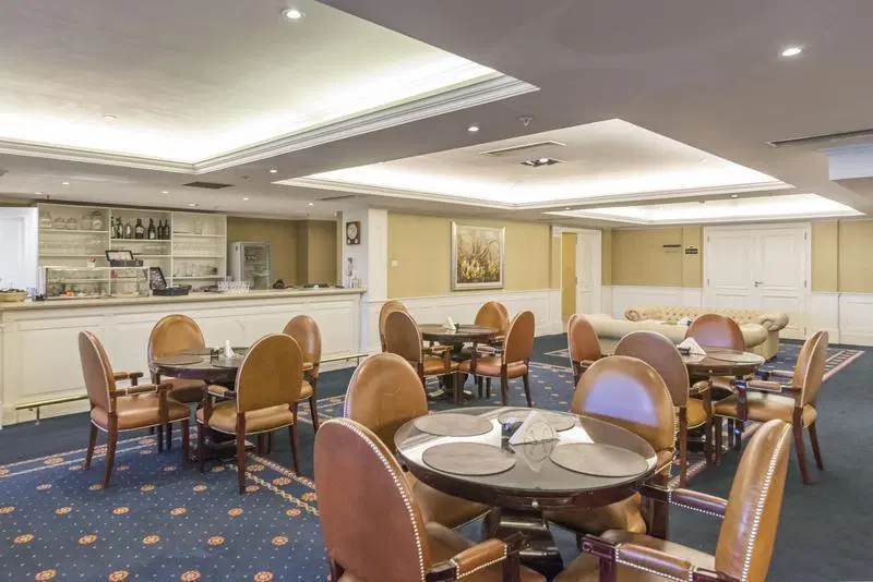 Venta Piso en Chateau Libertador | 4 Suites, Balcón, Dependencia y Amenities de Hotel 5 Estrellas 3