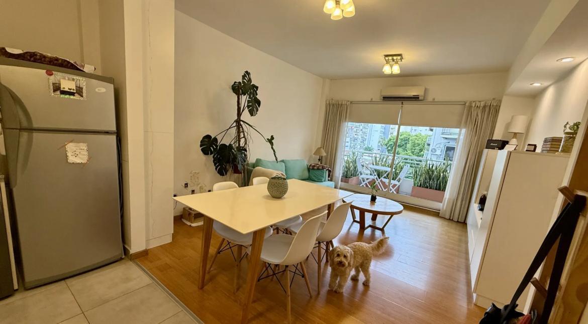 Venta Semipiso de 2 Ambientes al Frente con Balcón Corrido, Vista Abierta y 6 Bauleras