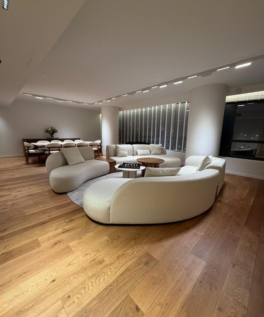 Foto de Venta – Exclusivo 4 ambientes con dependencia, playroom, 3 cocheras y, imagen 1