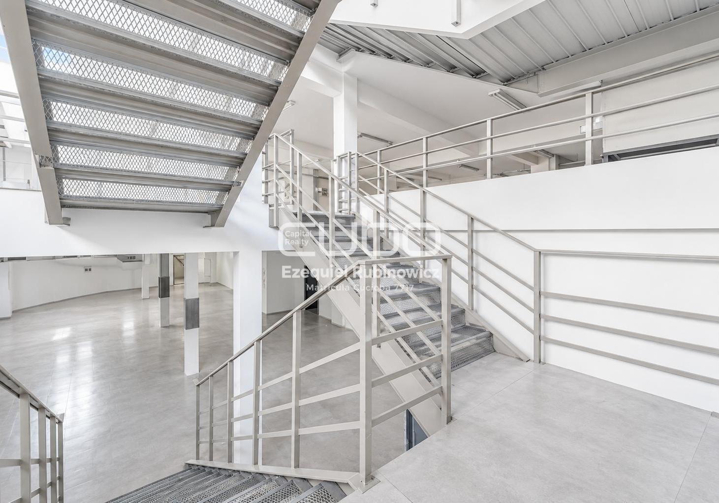 Foto de Venta y Alquiler Local Comercial en Esquina sobre Av. Cabildo y Palpa, imagen 4