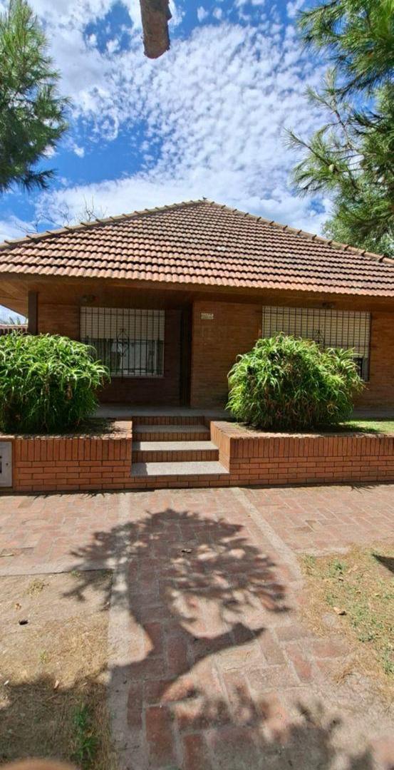 Chalet en esquina - Alfar - a 1 cuadra del mar