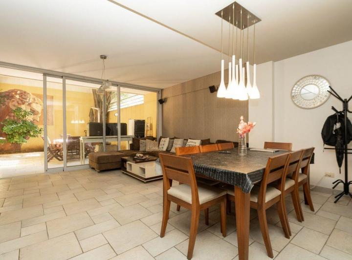 VENTA PH TRIPLEX/5 AMB C/PATIO/COCH/CHACARITA 3