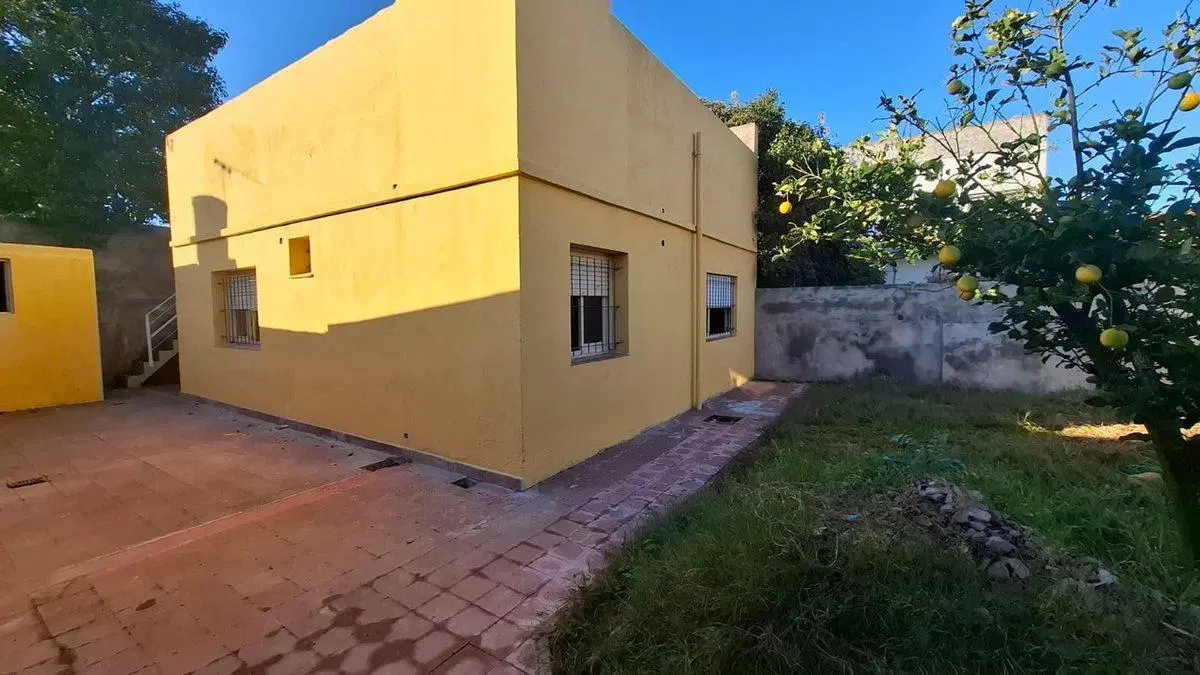 CASA 3 AMB PATIO, JARDIN Y TERRAZA EN CASEROS 2