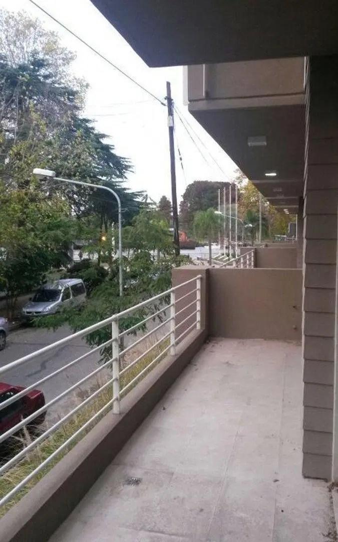 VENTA DPTO 2 AMBIENTES C/BALCÓN Y COCHERA TIGRE 5