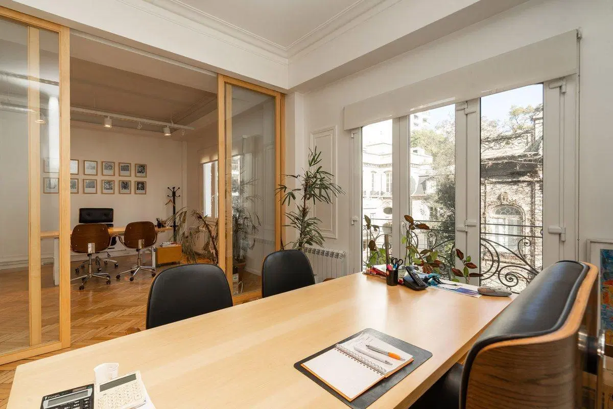 VENTA DE EXCLUSIVA OFICINA EN RECOLETA 2