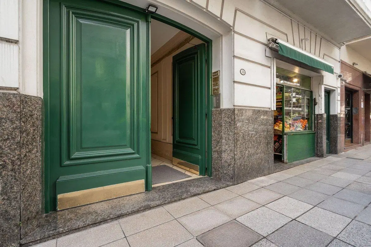 VENTA DE EXCLUSIVO DEPARTAMENTO EN RECOLETA 4