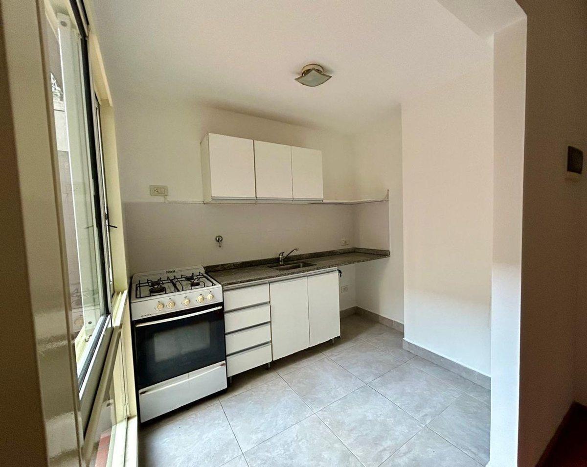 Foto de VENTA DEPARTAMENTO 2 AMBIENTES C/ PATIO. CABALLITO, imagen 5