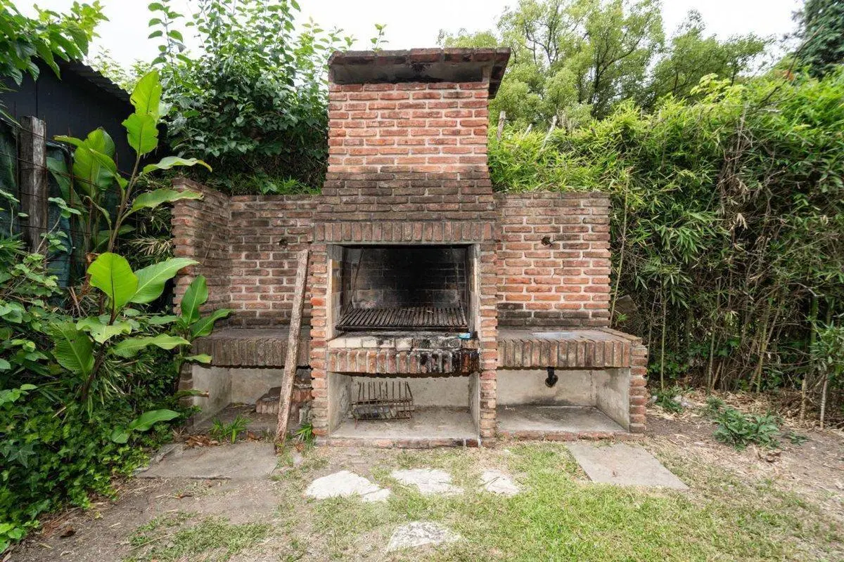 CASA EN VENTA 3 DORM CON PISCINA. ING. MASCHWITZ 4
