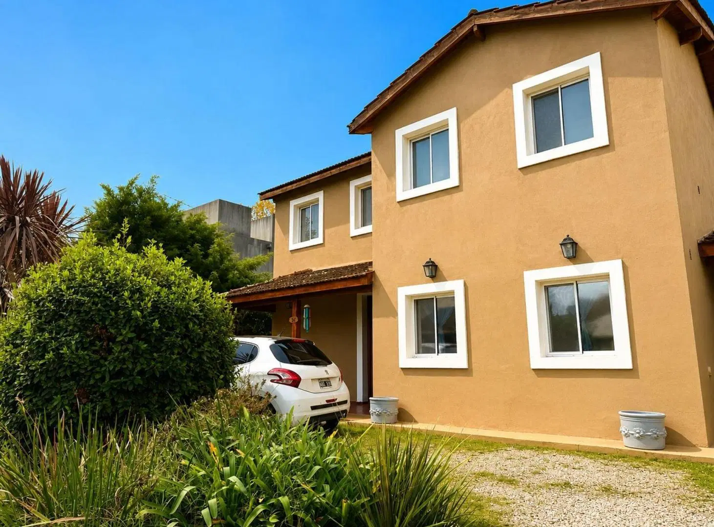 VENTA CASA 4 AMB +DEPEND. BARRIO ACACIAS BLANCAS 5