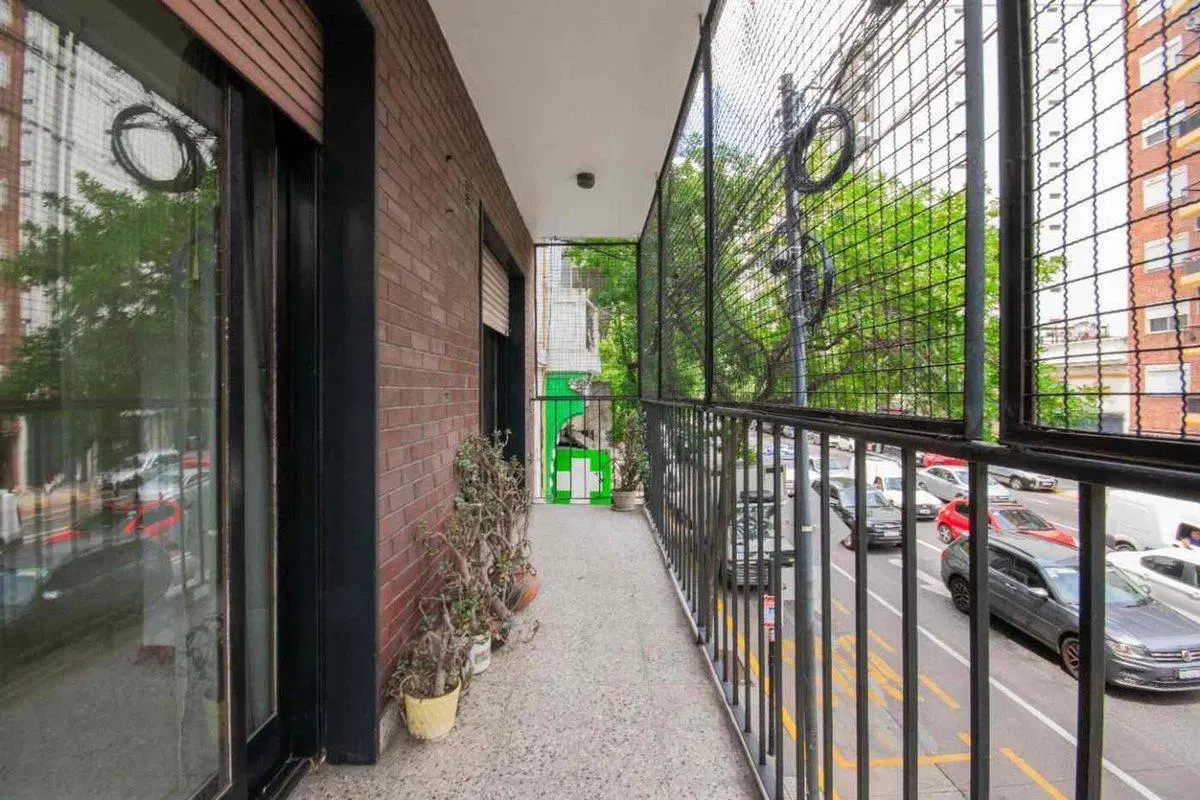 Amplio Depto de 4 Ambientes con Patio y Parrilla 4